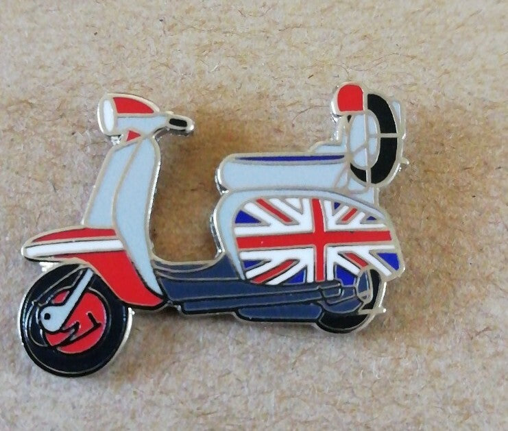 GREY WITH UK FLAG SCOOTER ENAMEL PIN BADGE - NEW0