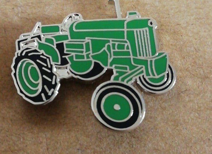 GREEN TRACTOR ENAMEL PIN BADGE - NEW0
