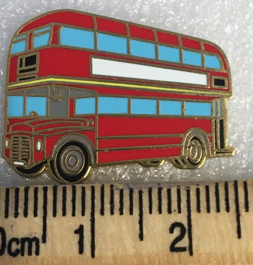 RM (Routemaster) Bus in London Transport Livery  Pin Badge NEW Smaller version2
