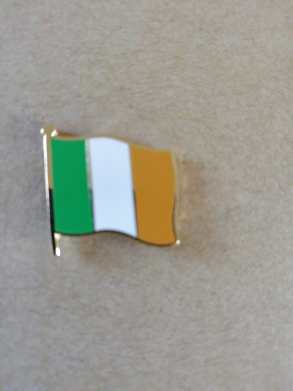 IRELAND IRISH FLAG SYMBOL ENAMEL PIN BADGE - NEW1
