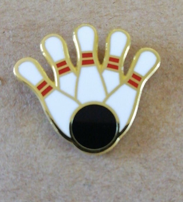 BOWLING PINS AND BALL ENAMEL PIN BADGE - NEW0