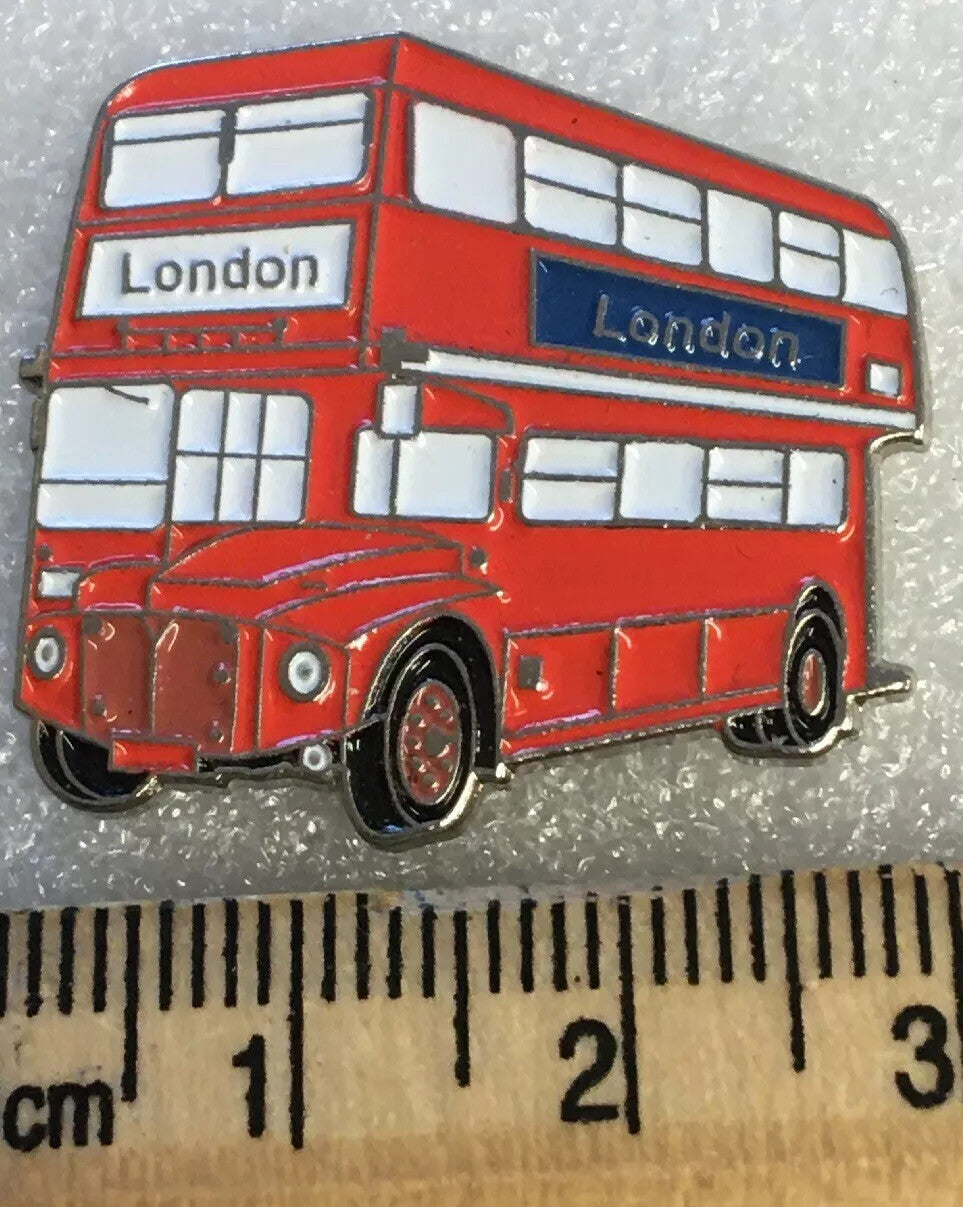 RM (Routemaster) Bus in London Transport Livery LONDON Pin Badge NEW1