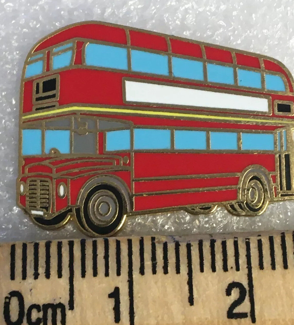 RM (Routemaster) Bus in London Transport Livery  Pin Badge NEW Smaller version1