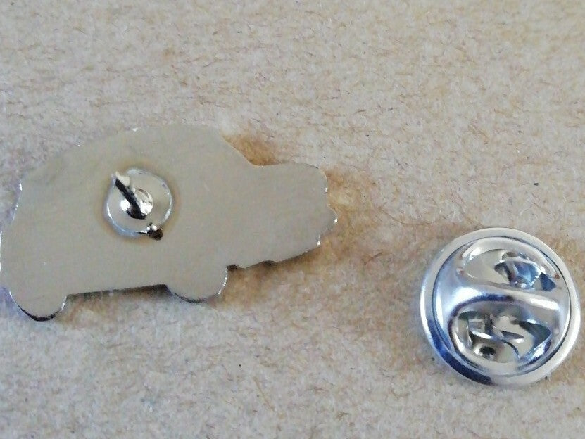 WHITE MINI CAR (OLD DESIGN) ENAMEL PIN BADGE - NEW1