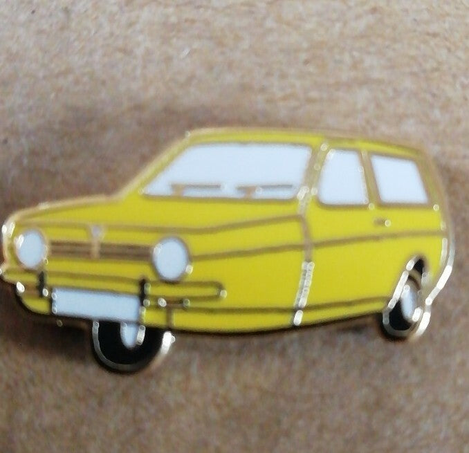 YELLOW 3 WHEEL ROBIN RELIANT ENAMEL PIN BADGE - NEW0