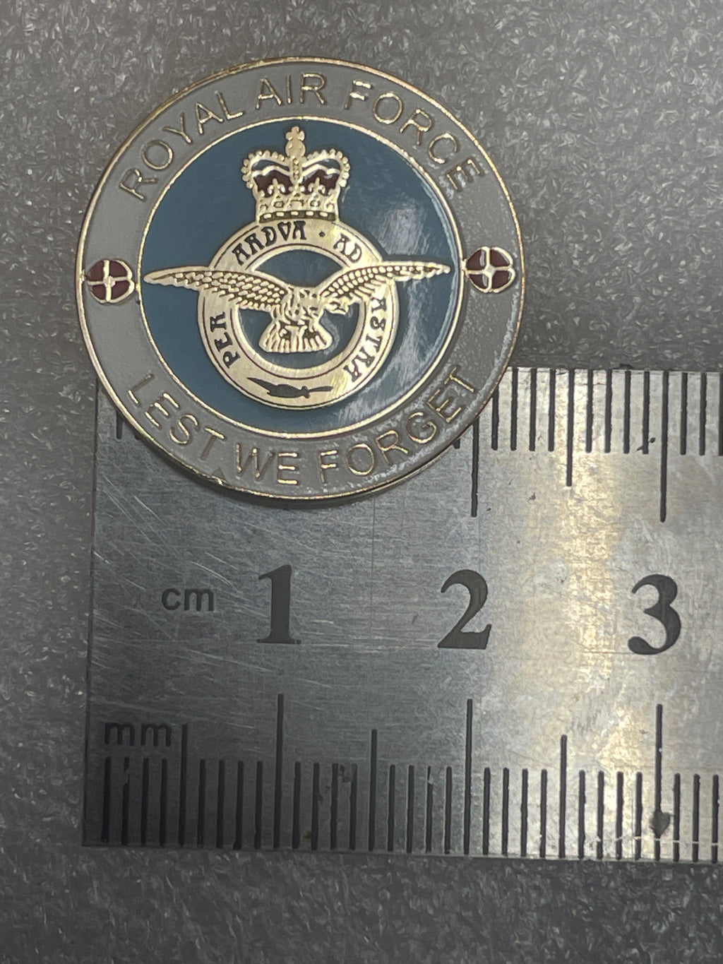 Royal Air Force Lest We Forget Hard Enamel Pin Badge
