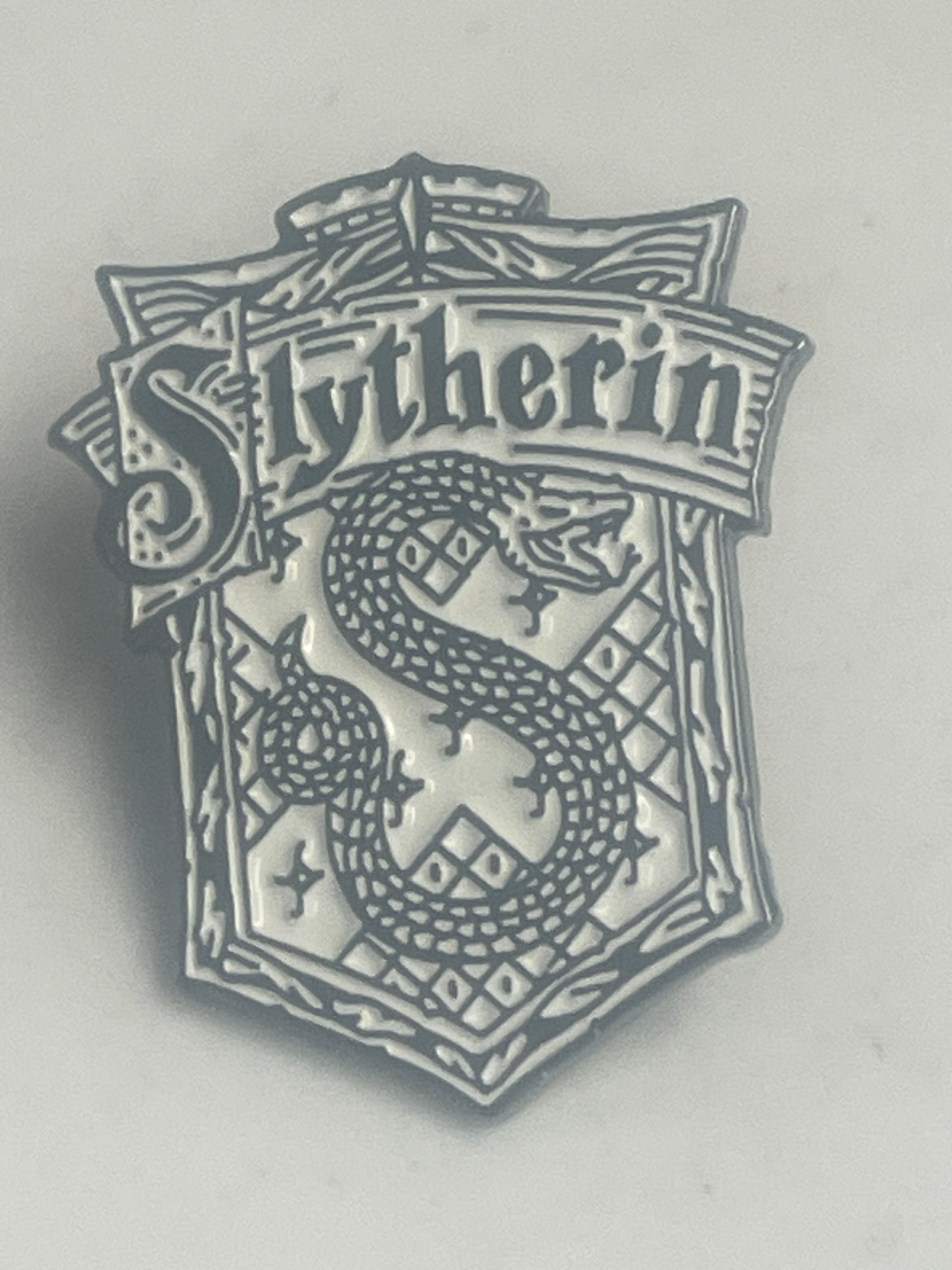 SLYTHERIN CREST ENAMEL PIN BADGE - NEW