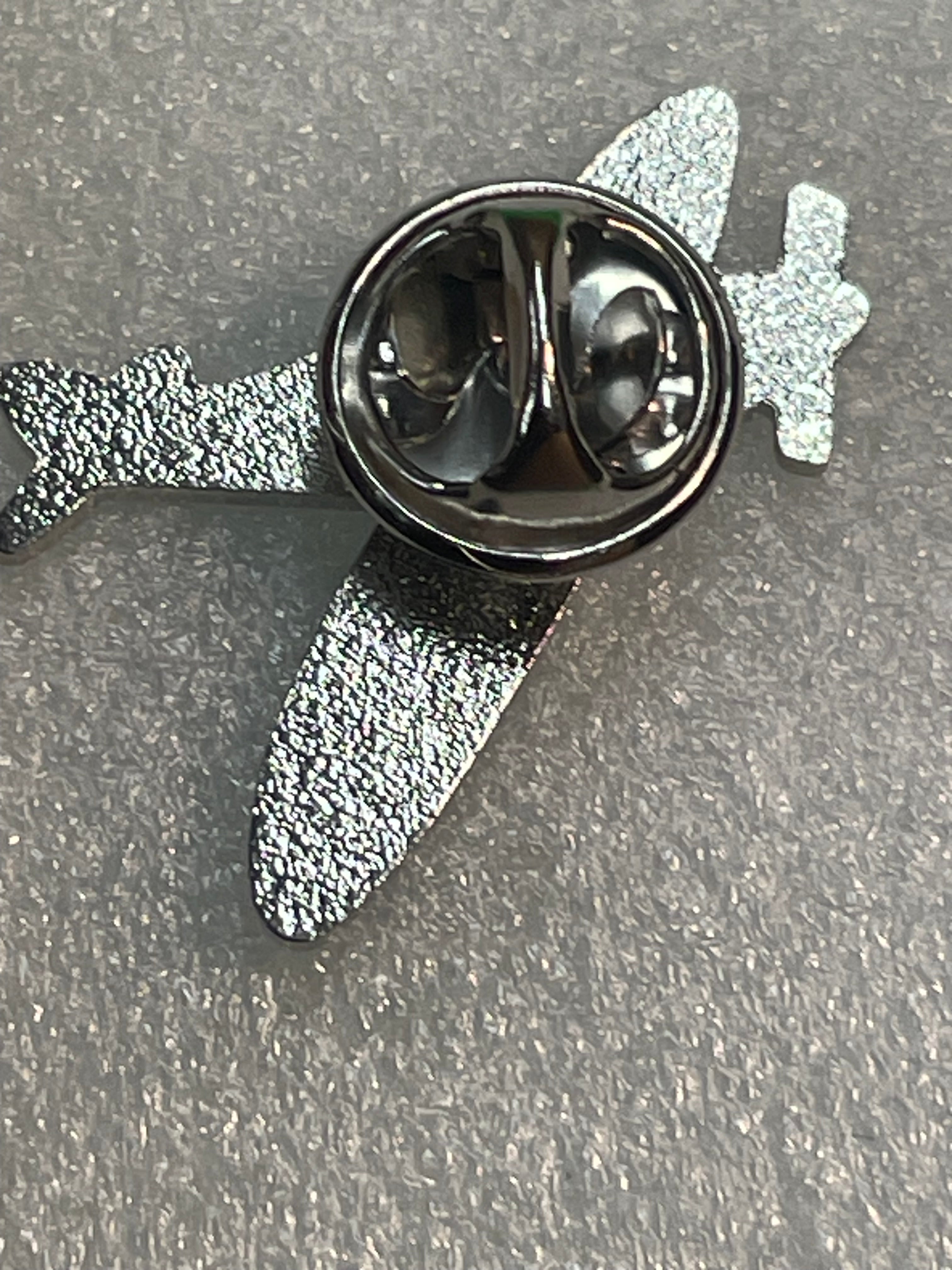 WW11 SPITFIRE AEROPLANE PIN BADGE NEW